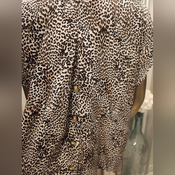 Worthington Leopard Blouse V Neck Short Sleeve Button Up Back - Picture 4 of 8